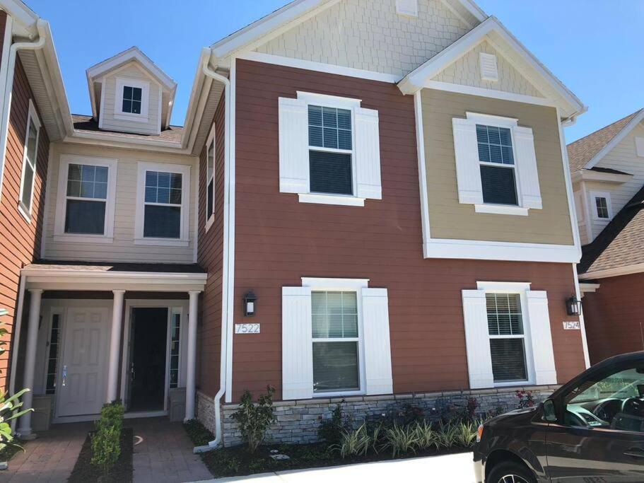Brand New 3 Bedroom Near Disney / Wi-fi / Parking Holiday home