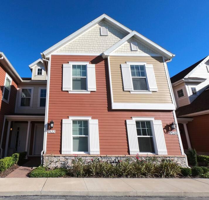 Holiday home Brand New 3 Bedroom Near Disney / Wi-fi / Parking *