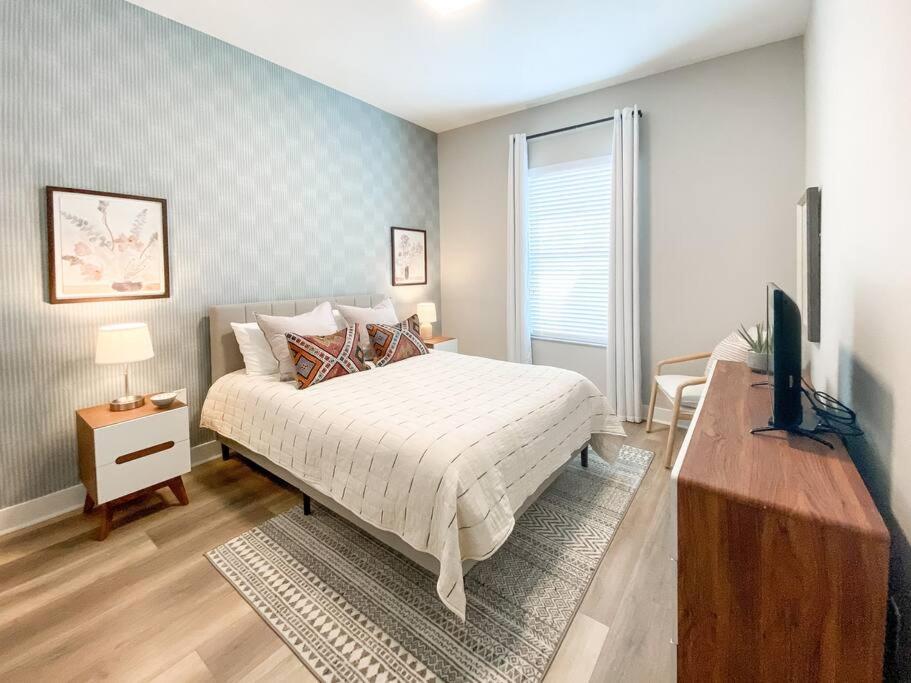 Holiday home Brand New 3 Bedroom Near Disney / Wi-fi / Parking *