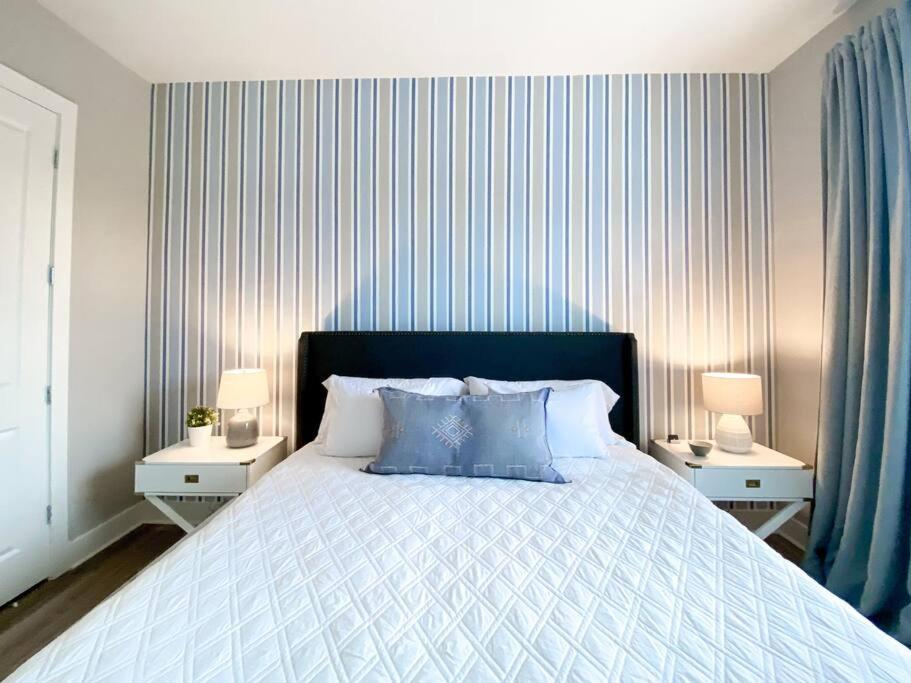 Brand New 3 Bedroom Near Disney / Wi-fi / Parking Holiday home *