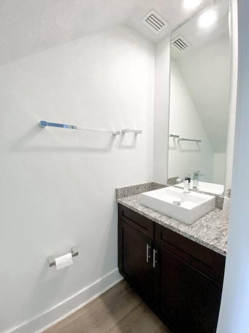 Holiday home Brand New 3 Bedroom Near Disney / Wi-fi / Parking Orlando