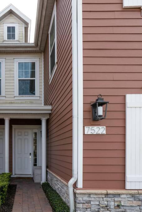 Brand New 3 Bedroom Near Disney / Wi-fi / Parking Orlando