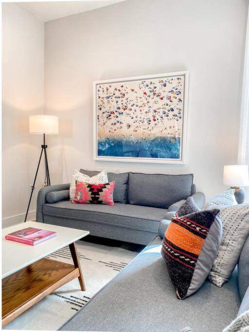 Brand New 3 Bedroom Near Disney / Wi-fi / Parking