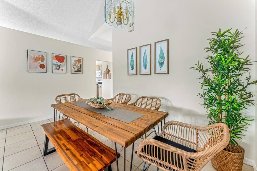 Splash Retreat:near Parks Orlando