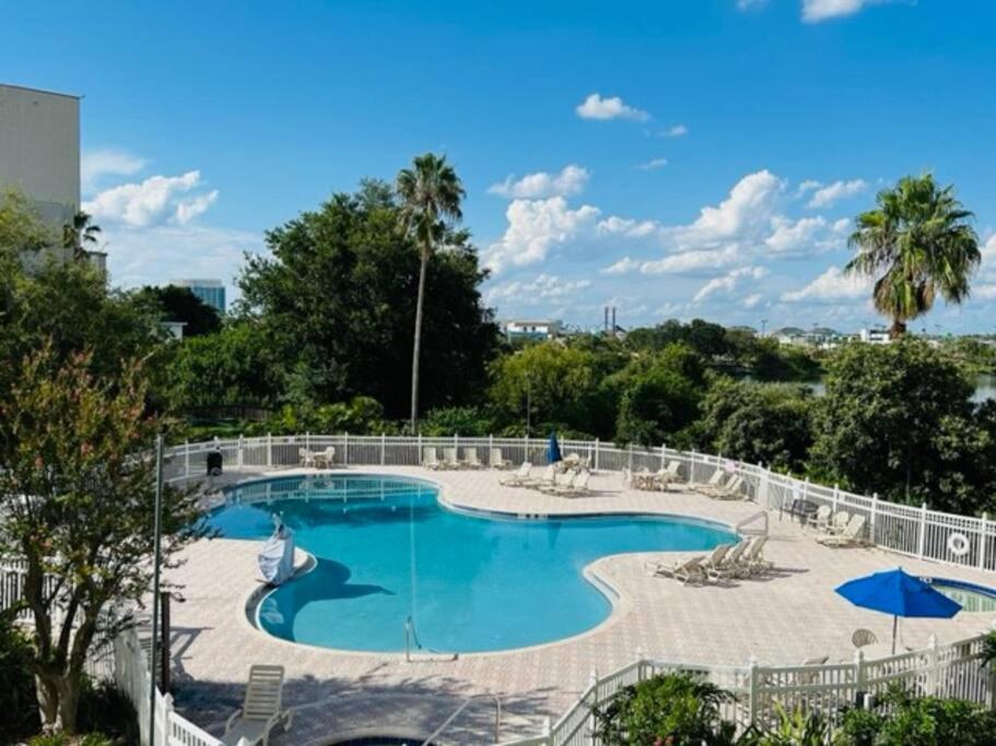 Apartment Cheti - 1 Mile From Universal