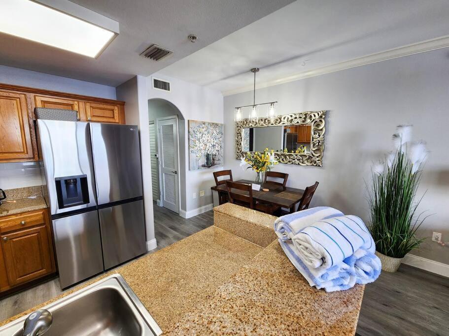Lakeview Newly Renovated Near Apartment *
