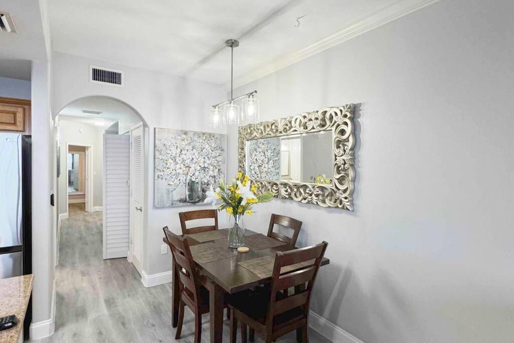 Lakeview Newly Renovated Near Apartment