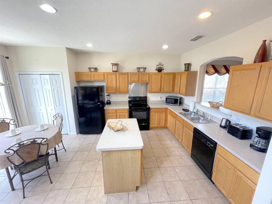 Family Home, Pool, Spa, View, Gated -301 * Orlando