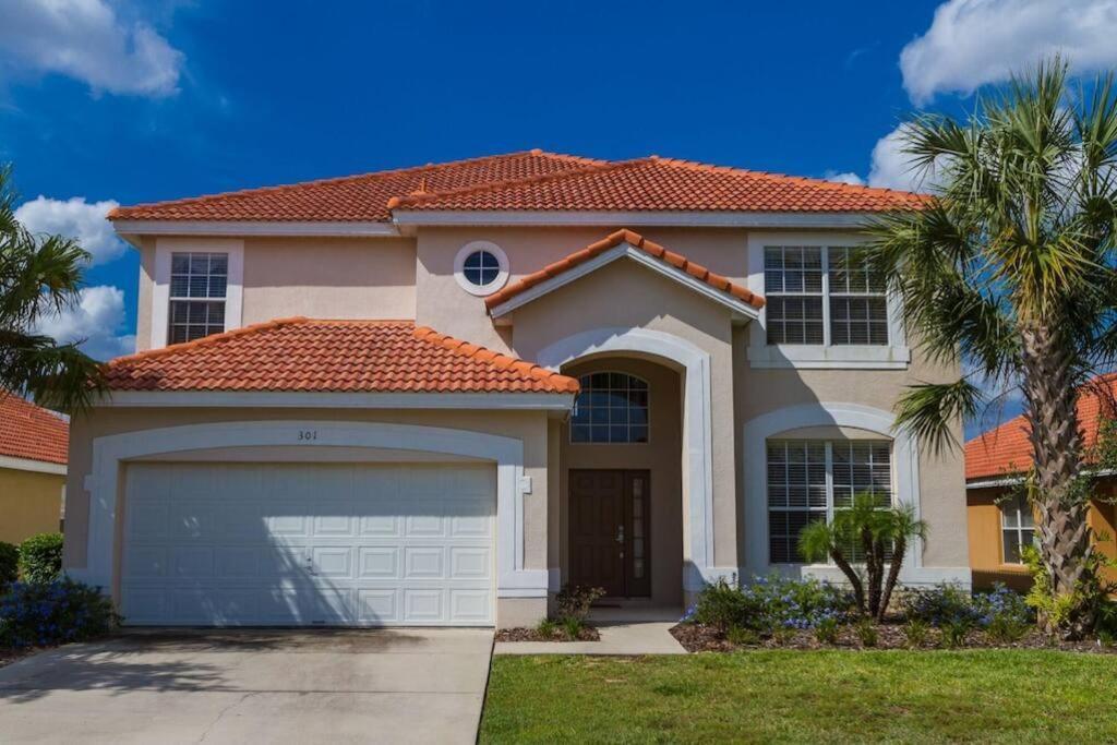 Family Home, Pool, Spa, View, Gated -301 Holiday home Orlando