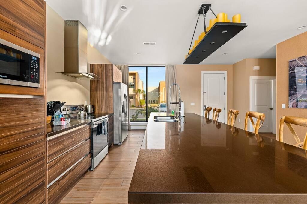 Outdoor Kitchen + 8 Min To + Orlando
