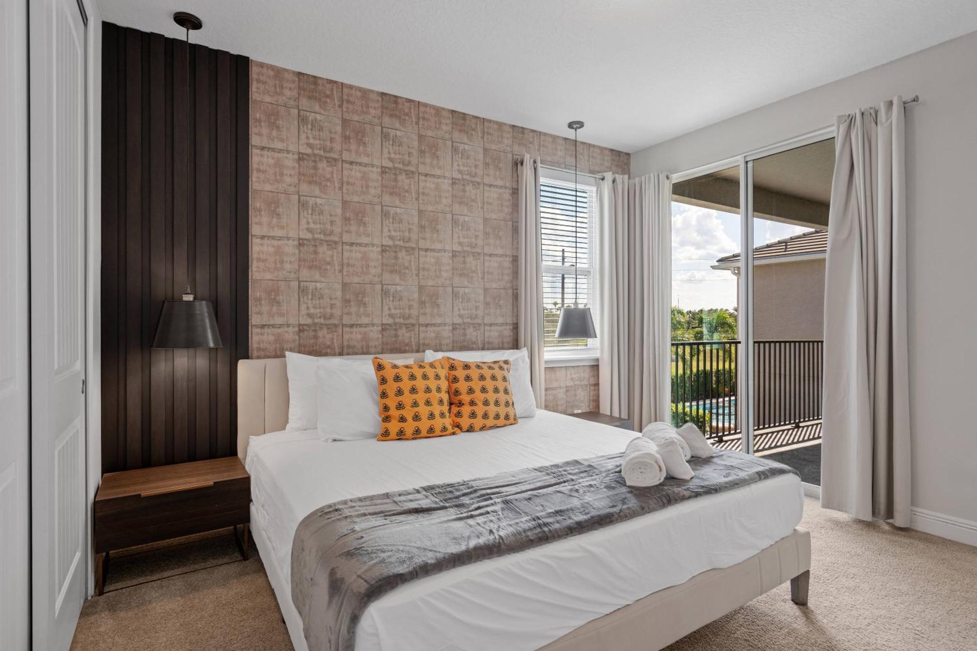Dream 11 Bd Vacation Home, Cinema, Themed Bedrooms, Pool Holiday home *