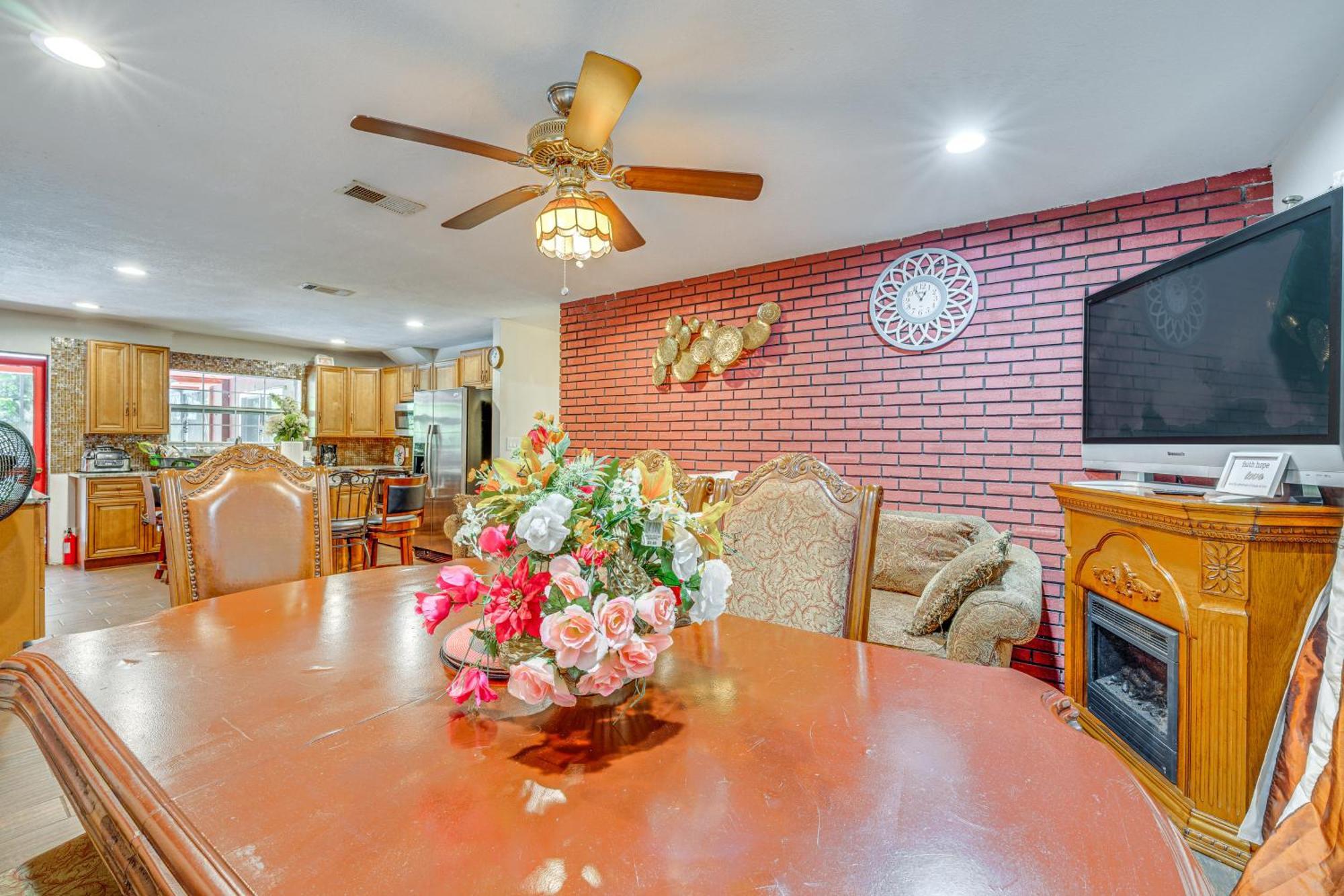 South Apopka With Pool About 16 Mi To Orlando! Holiday home