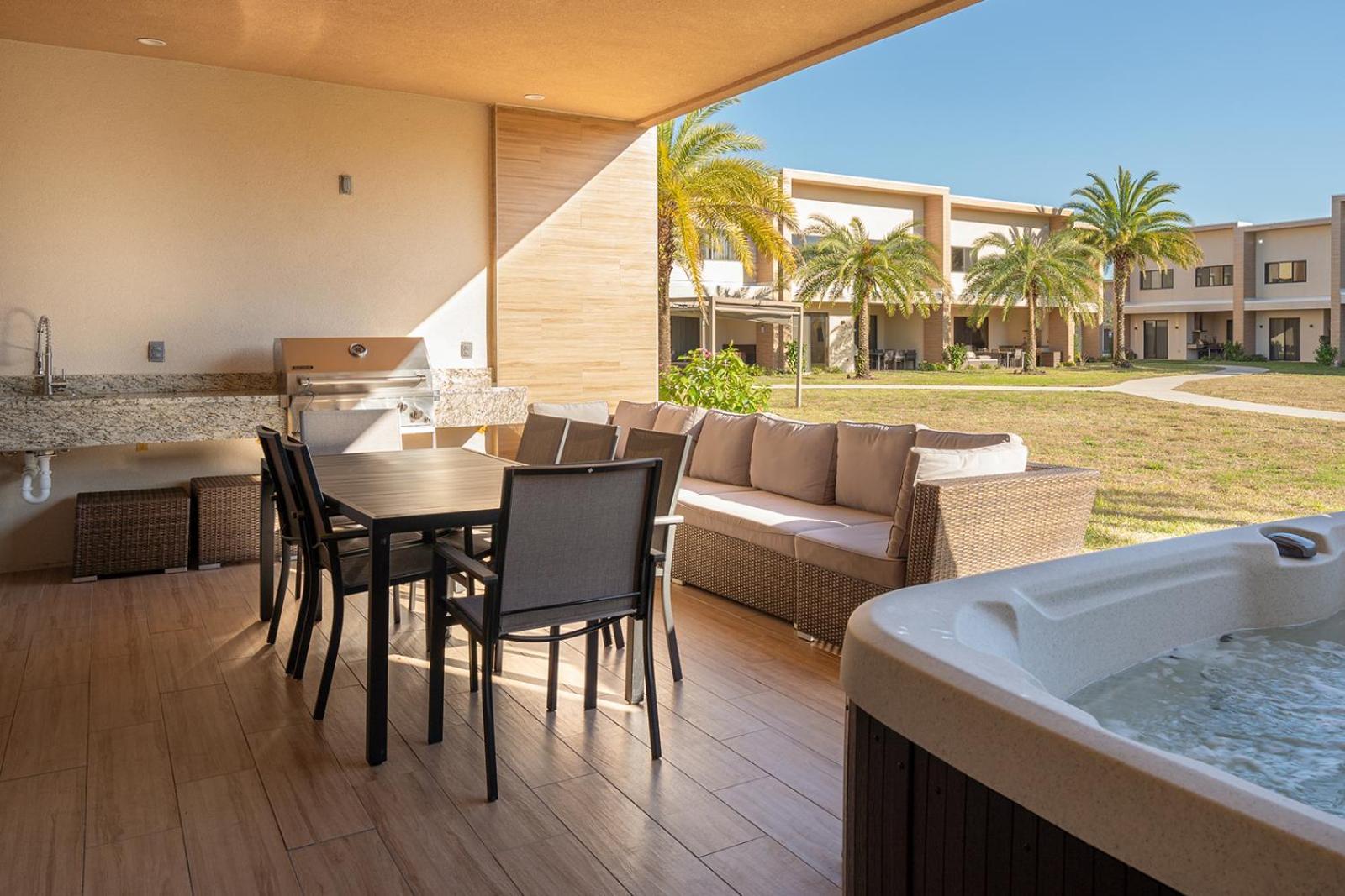 7458 Magic Village 3suites 8guests Jacuzzi 8 Min Holiday home *