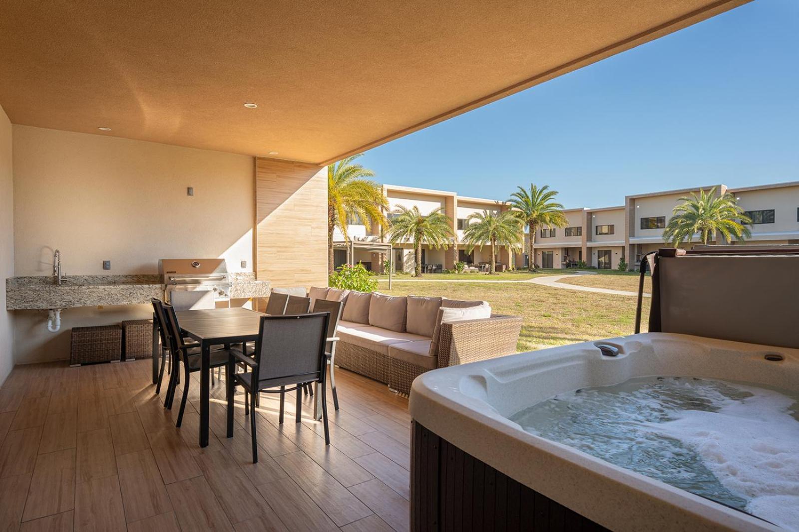 7458 Magic Village 3suites 8guests Jacuzzi 8 Min Holiday home *