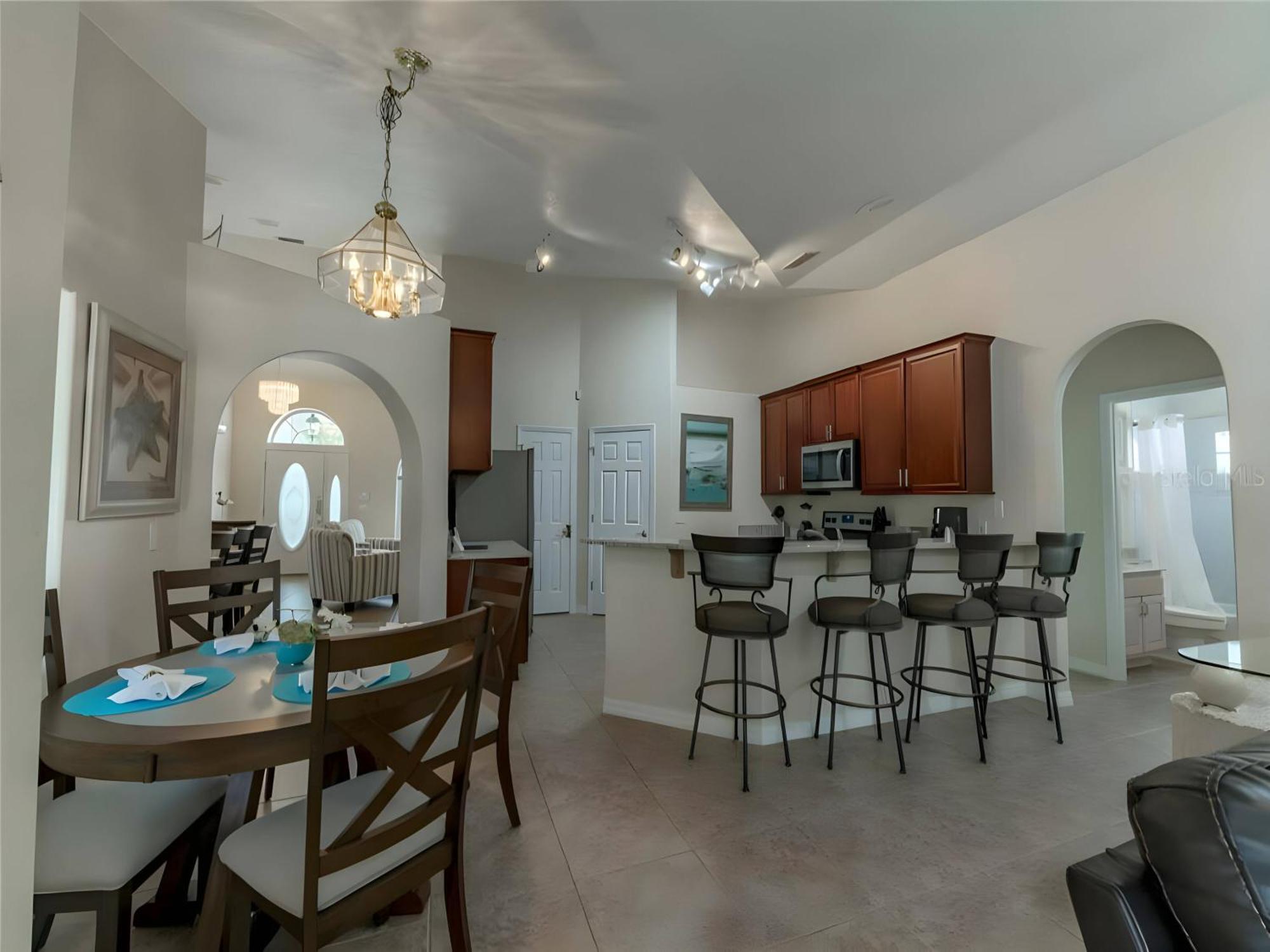 Stunning 5 Bedroom Pool Hot Tub 10 Mins To * Orlando