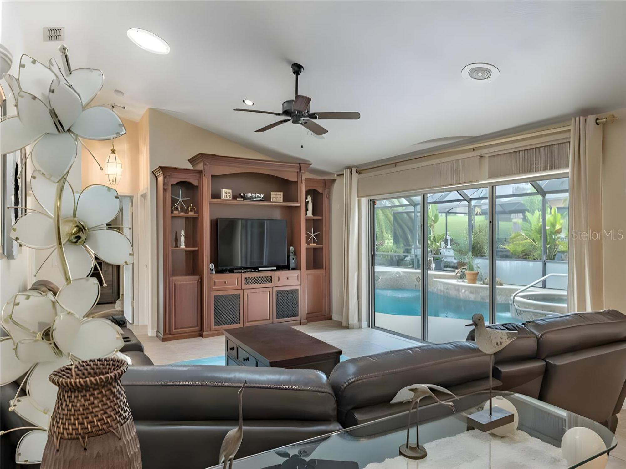 Stunning 5 Bedroom Pool Hot Tub 10 Mins To * Orlando