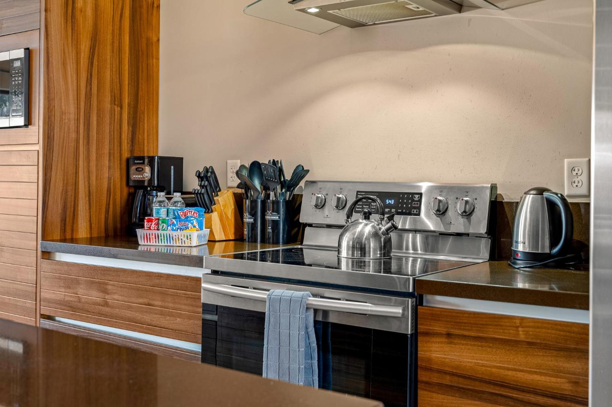 Apartment Outdoor Kitchen + 8 Min To + *