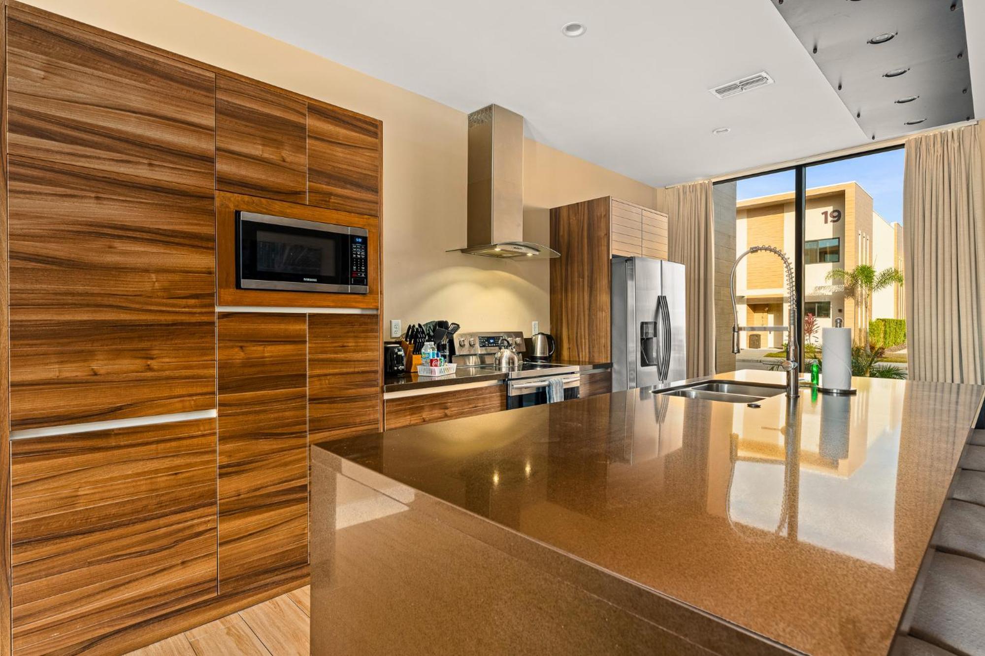 Apartment Outdoor Kitchen + 8 Min To + *