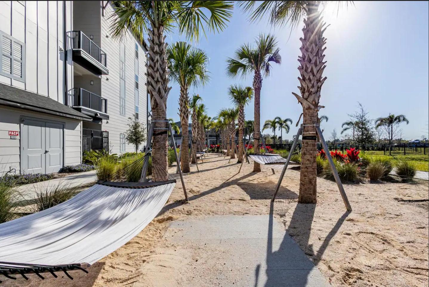Complete Vibrant 10 Min To Parks Pet-friendly Resort-style Amenities Apartment *