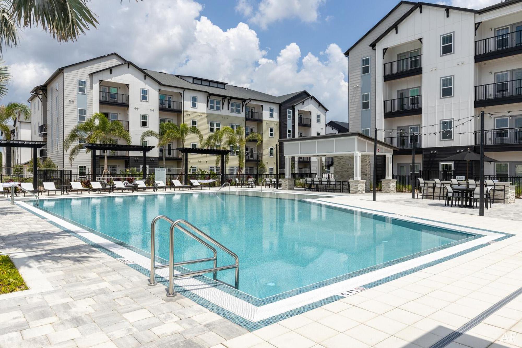Complete Vibrant 10 Min To Parks Pet-friendly Resort-style Amenities Orlando