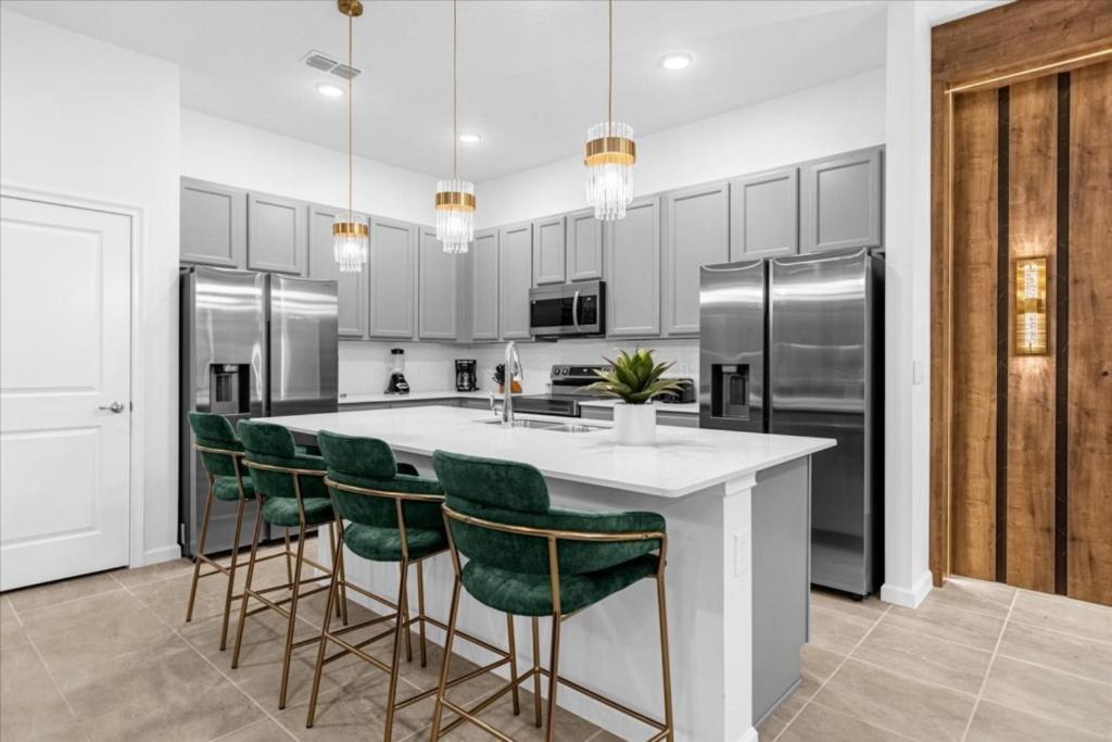 10 Bedrooms- 9 Bathrooms- Paradiso Grande 6098hs *