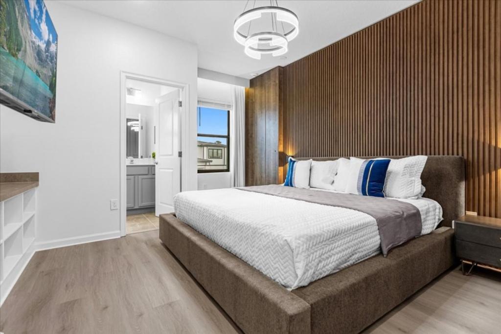 10 Bedrooms- 9 Bathrooms- Paradiso Grande 6098hs