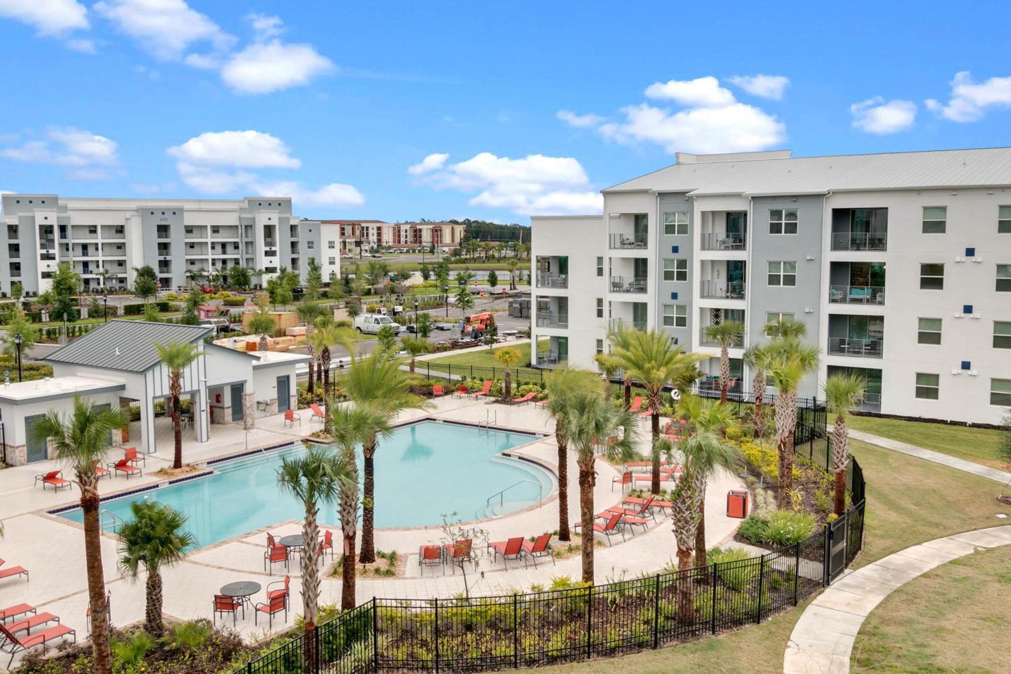 2 Bedrooms - 2 Bathrooms - Storey 3120-106 Pc Apartment Orlando