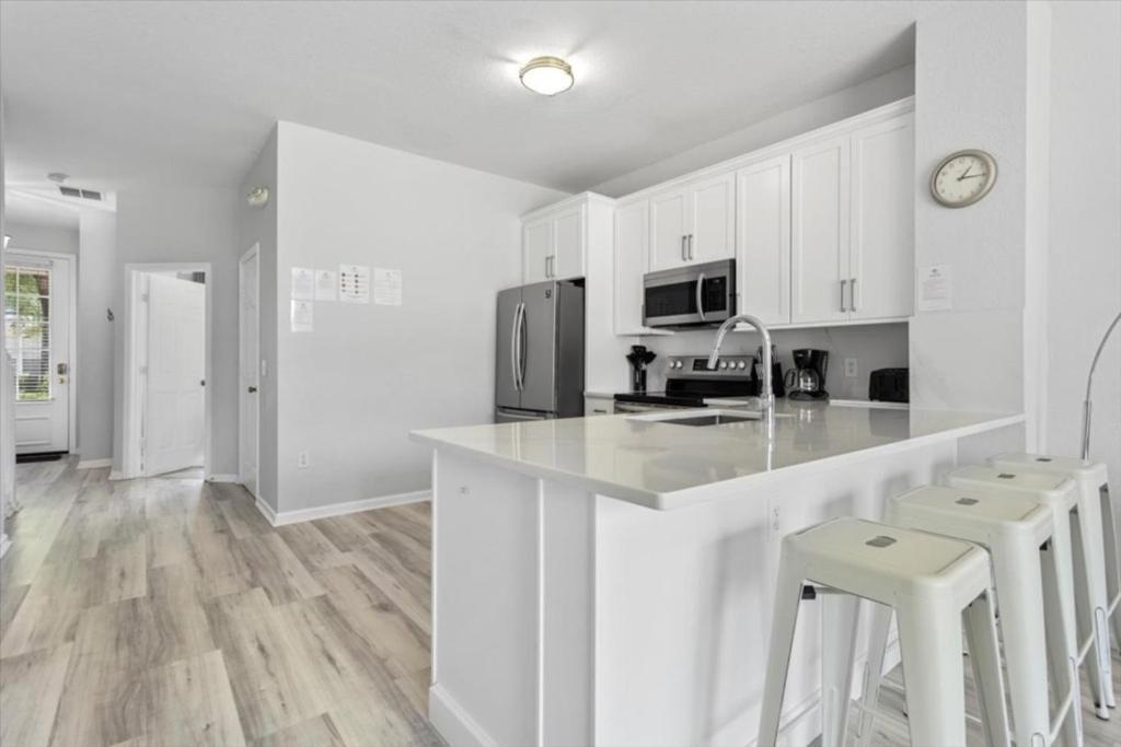 3 Bedrooms - 3 Bathrooms - Windsor Hills 2554 Ml *