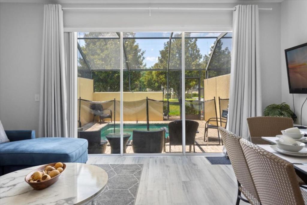 3 Bedrooms - 3 Bathrooms - Windsor Hills 2554 Ml *