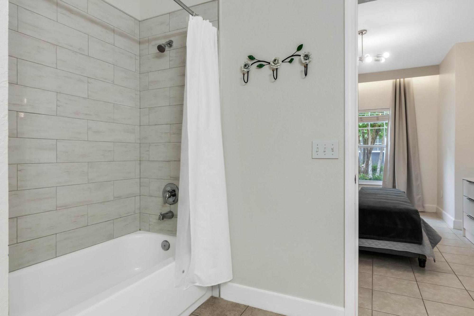 3 Bedrooms - 2 Bathrooms - Lucaya Village 6-107 Orlando