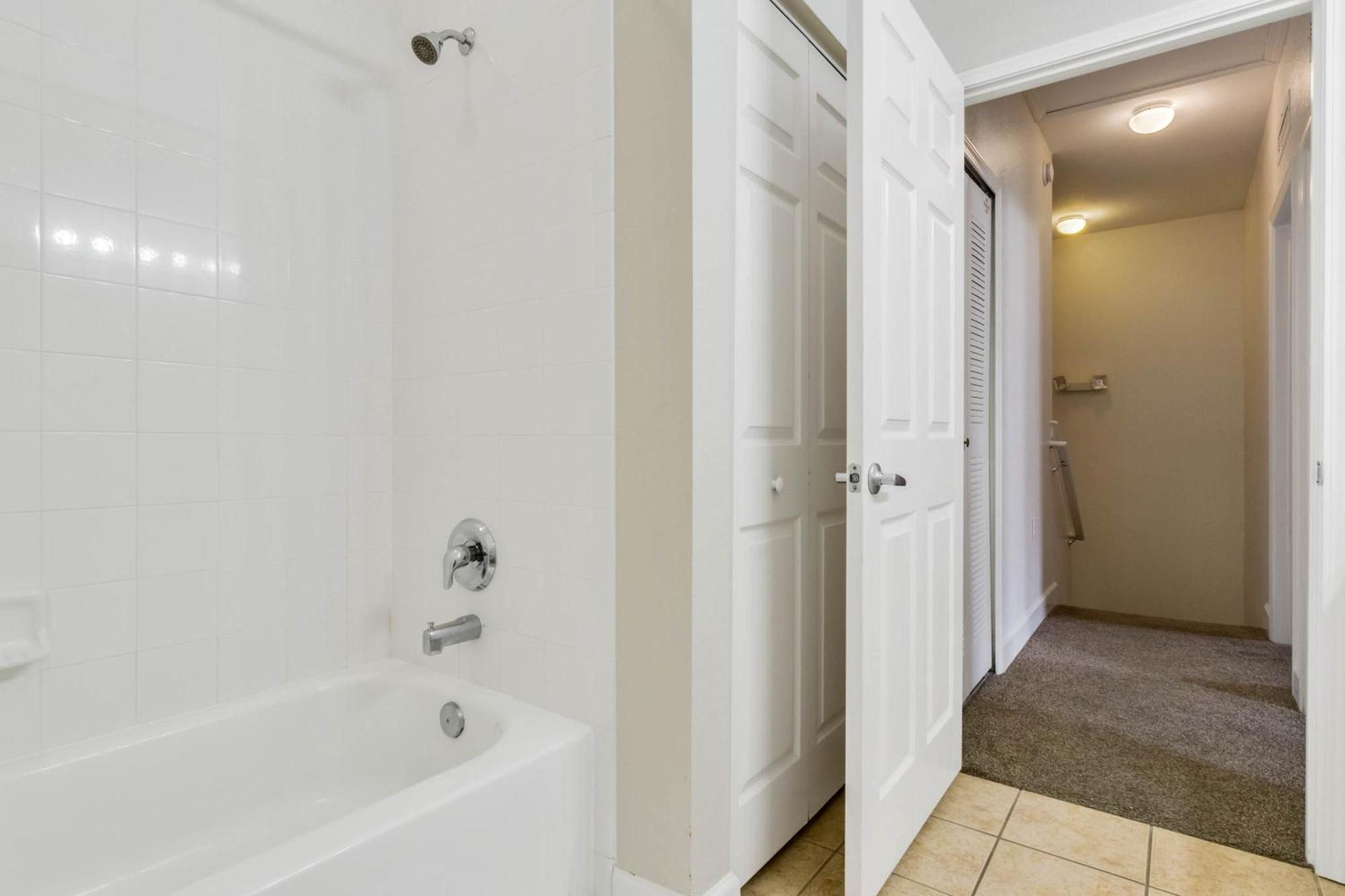 3 Bedrooms - 2 Bathrooms - Lucaya Village 6-107 Holiday home Orlando