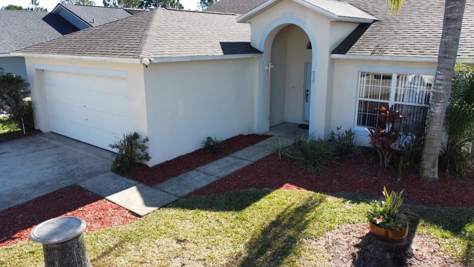 3 Bedroom With Poolside Cinema And Games Close To Theme Parks Sleeps 6 2 Holiday home