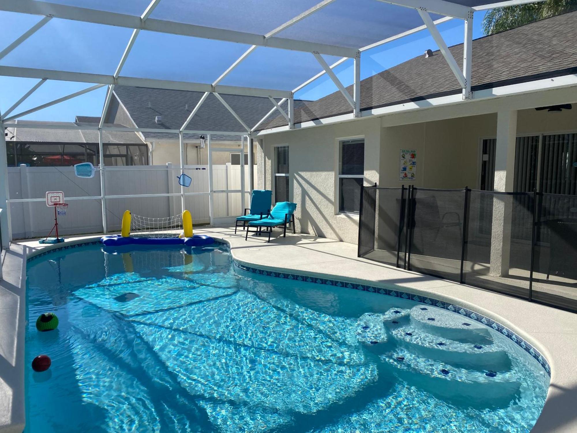 Holiday home 3 Bedroom With Poolside Cinema And Games Close To Theme Parks Sleeps 6 2 *