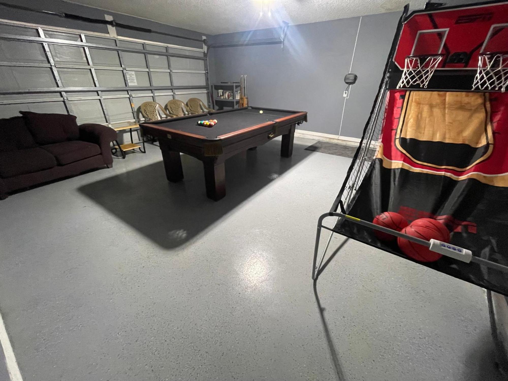 3 Bedroom With Poolside Cinema And Games Close To Theme Parks Sleeps 6 2