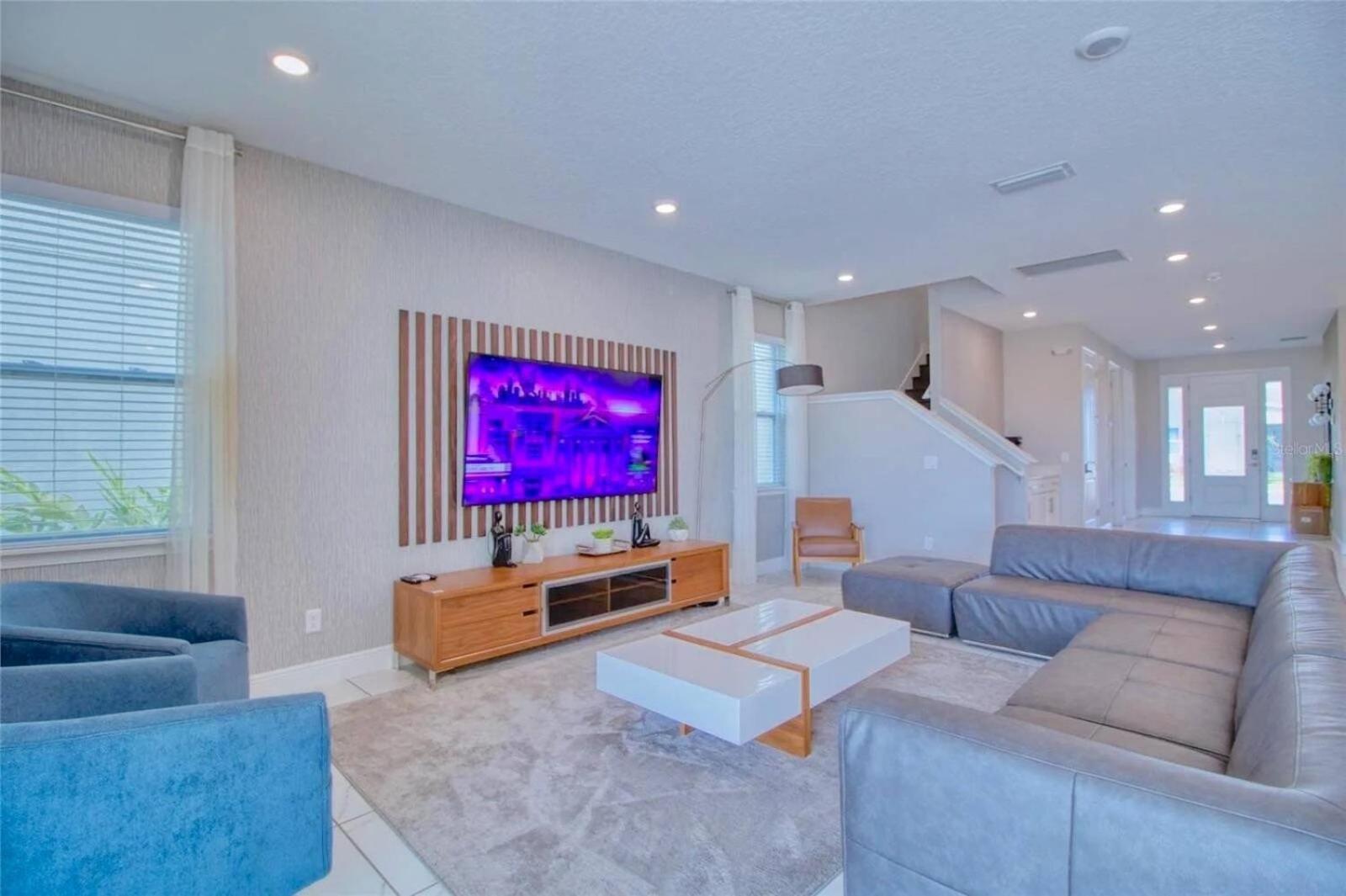 - Encore 1613 Villa Orlando