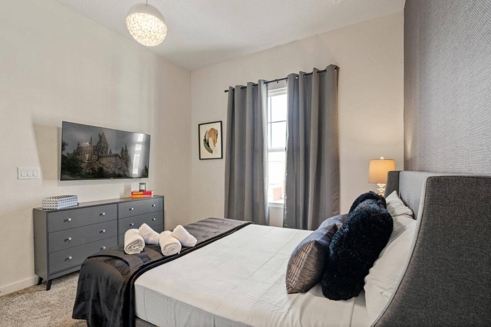 Wonderful Towhouse Very Close To Holiday home *