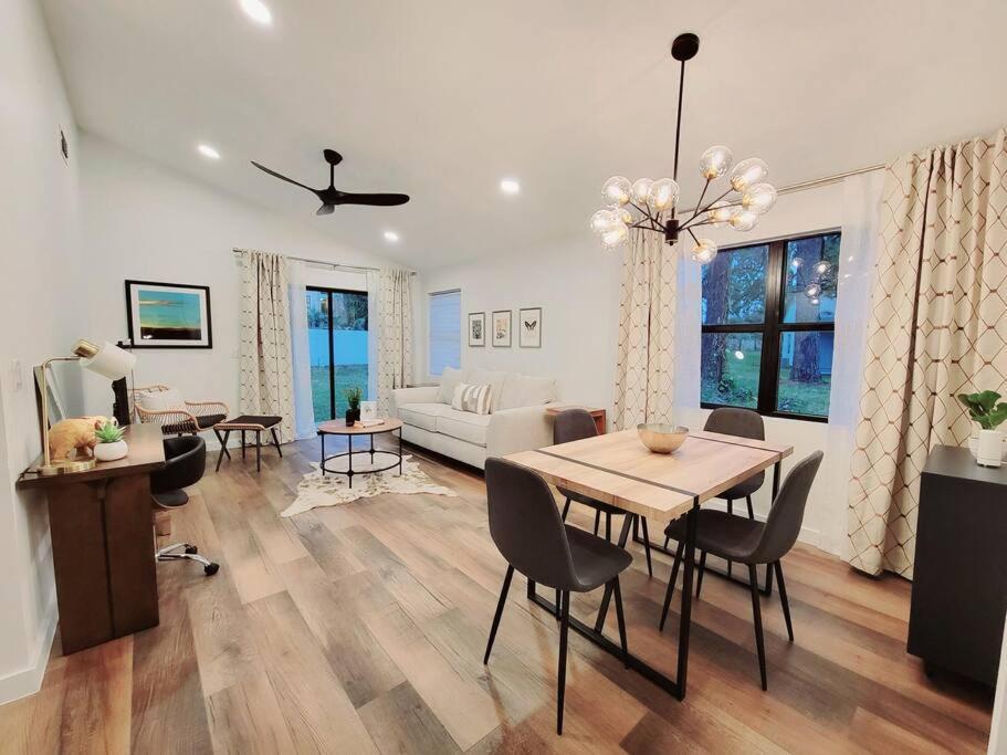 Elegant Cozy Spot To Unwind! Ucf/mco/parks/beach Apartment Orlando