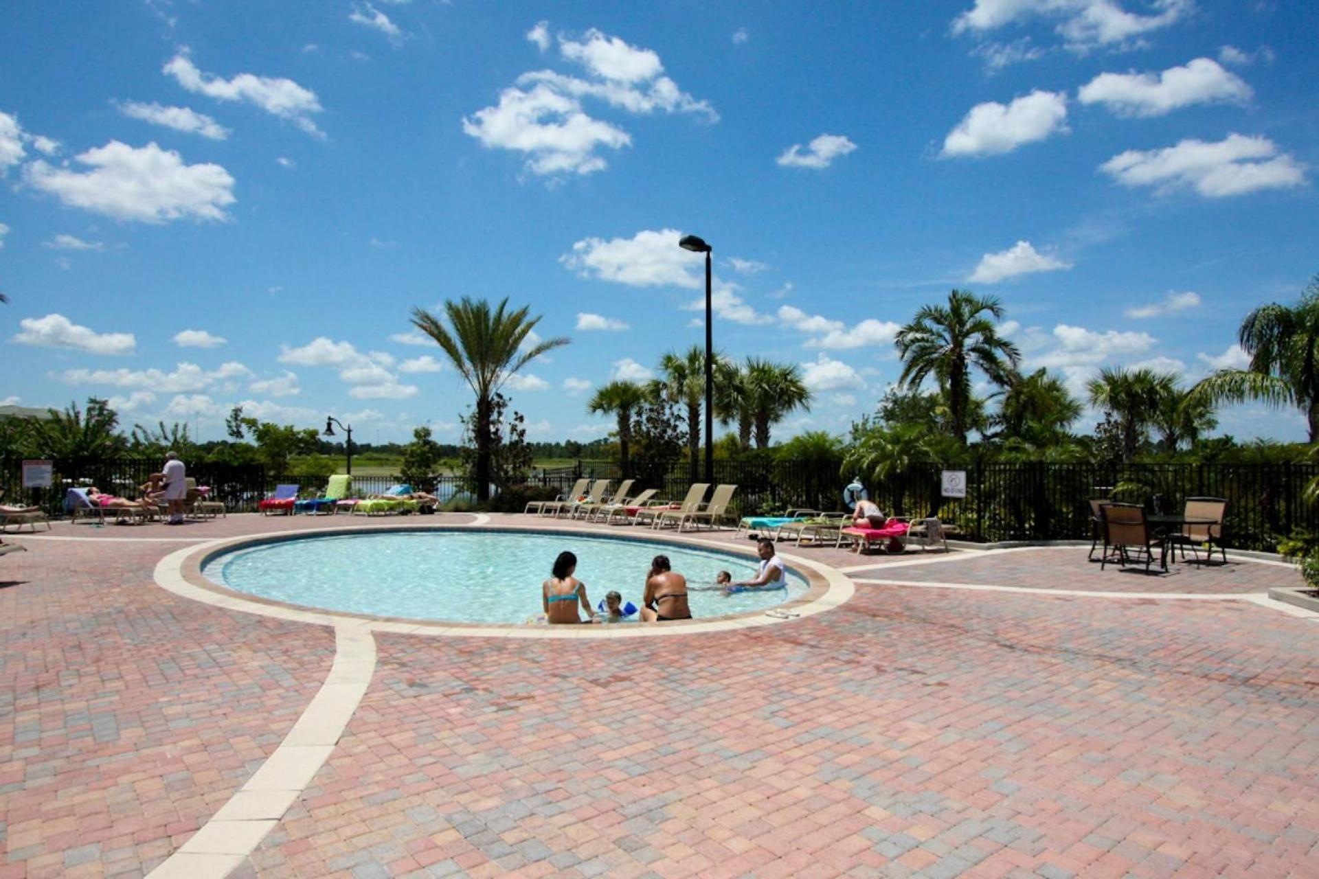 4013 Vista Cay 2 *