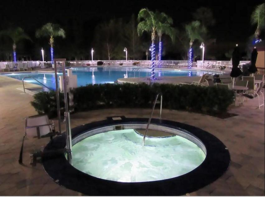 Apartment Huge Pool, Sunrise, Stunning Views Near Disney,409