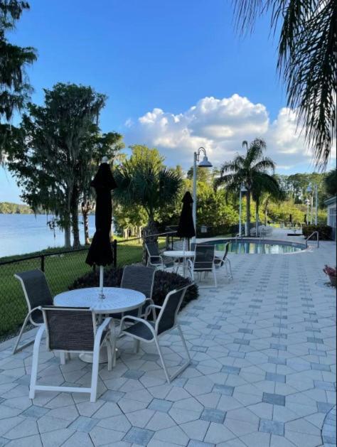Huge Pool, Sunrise Lakeview 12th Floor Near Disney Apartment Orlando