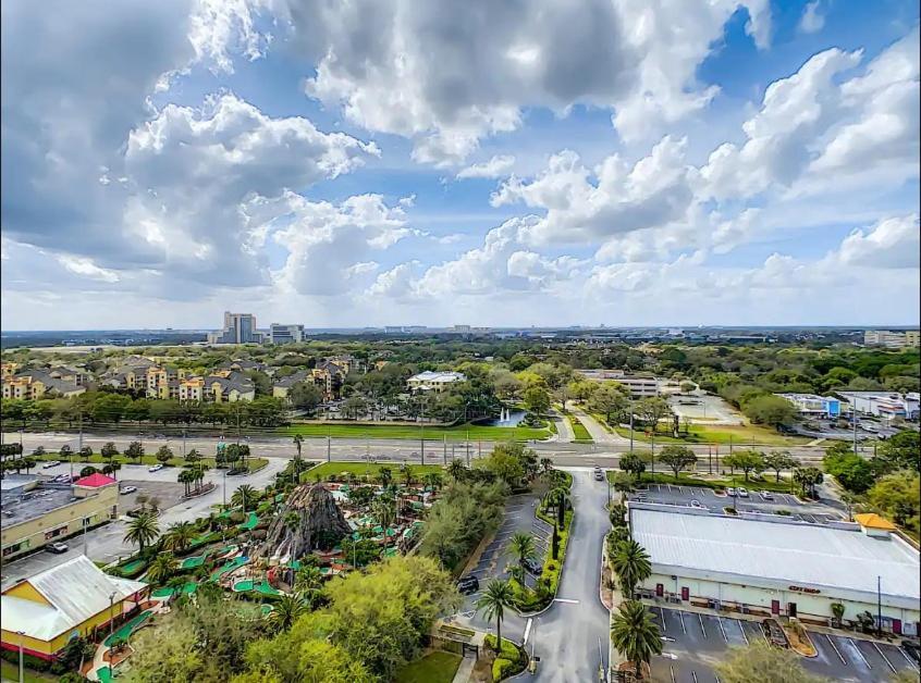 Huge Pool, Sunrise Lakeview 12th Floor Near Disney *