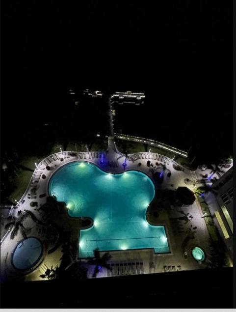 Big Pool, Stunning Lakeview, Sunrise, # 710 Apartment *