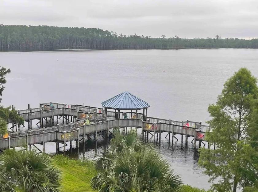 Apartment Big Pool, Stunning Lakeview, Sunrise, # 710