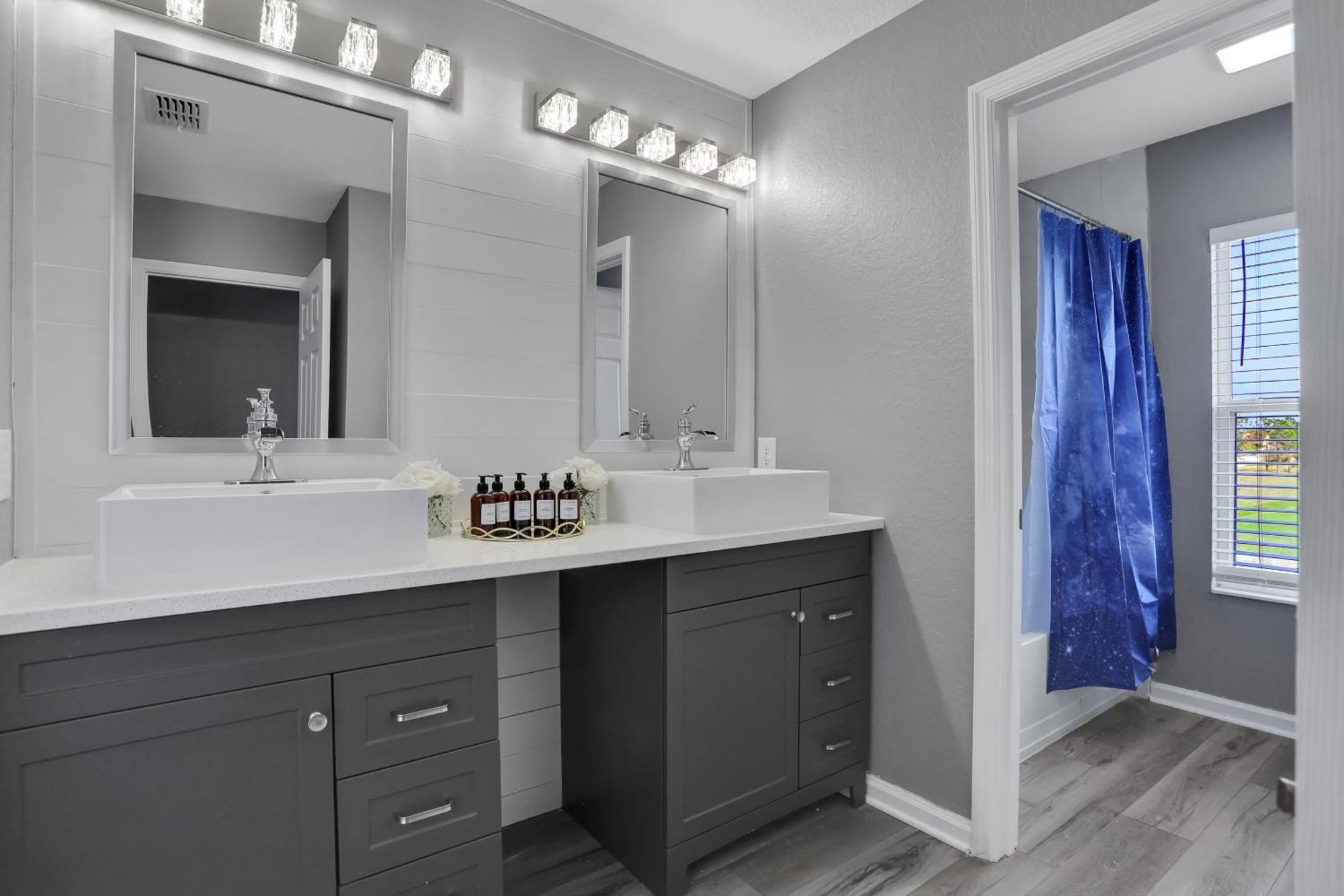 Themed Luxury 6br Getaway With Amenities Villa *