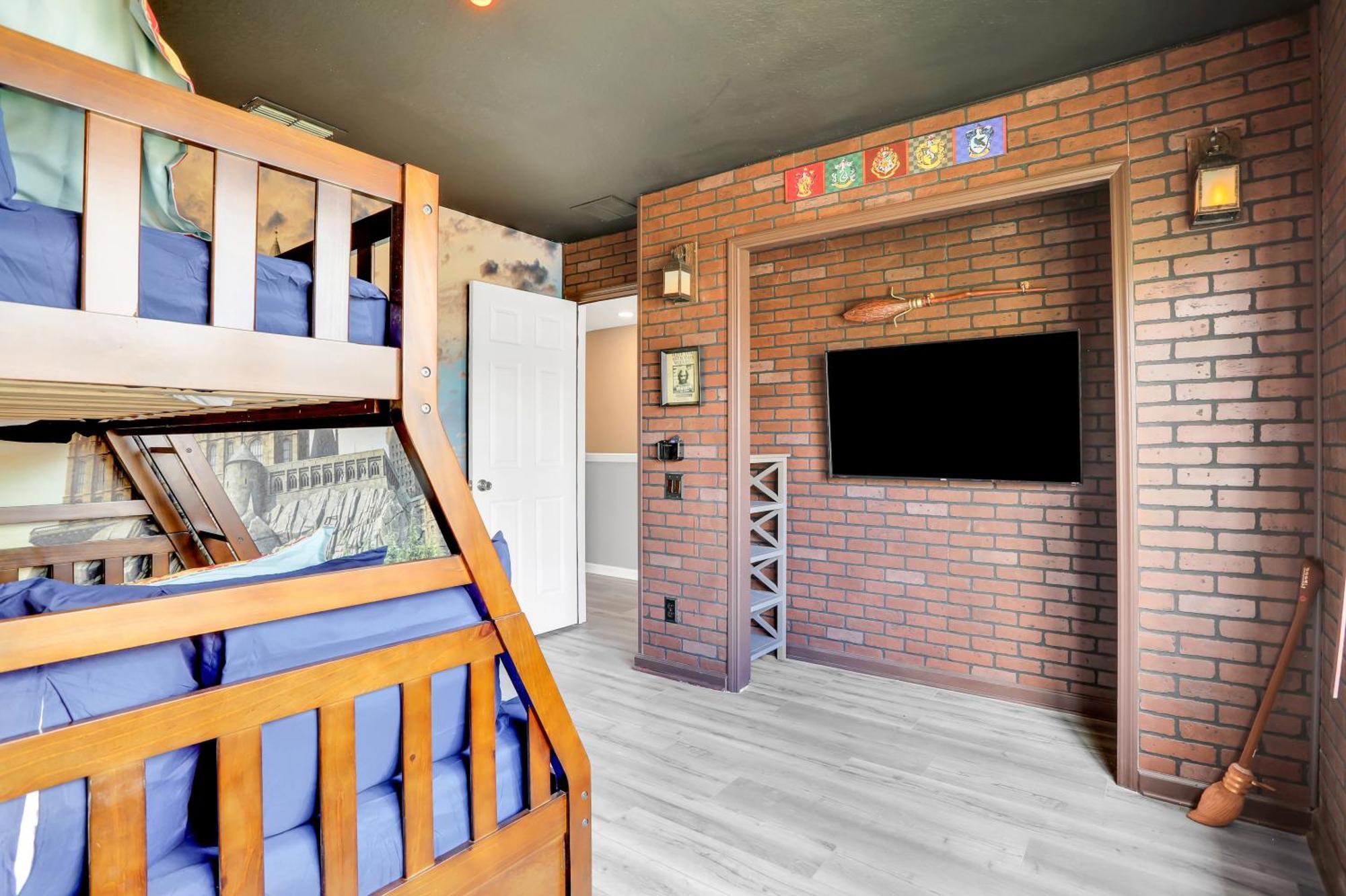 Villa Themed Luxury 6br Getaway With Amenities