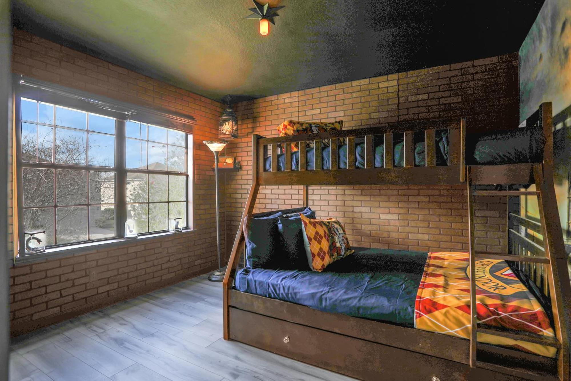 Villa Themed Luxury 6br Getaway With Amenities