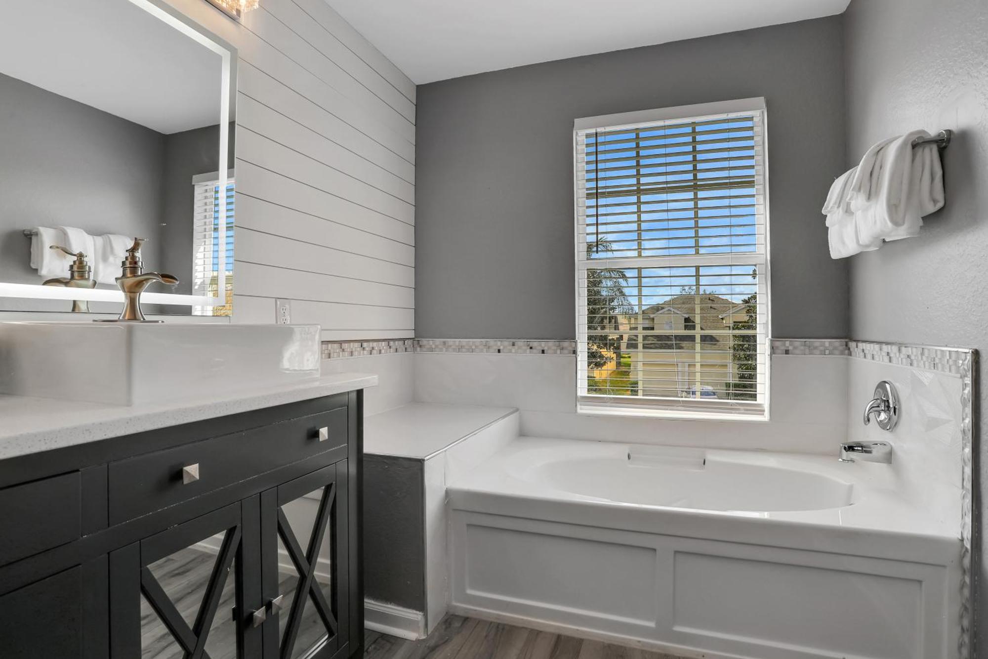 Villa Themed Luxury 6br Getaway With Amenities *