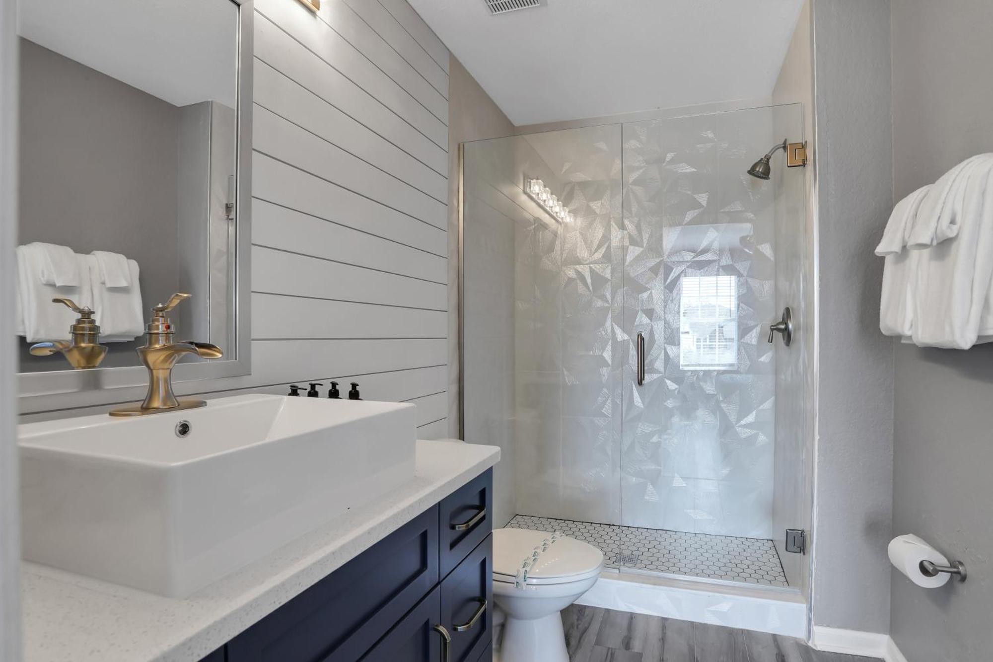 Villa Themed Luxury 6br Getaway With Amenities