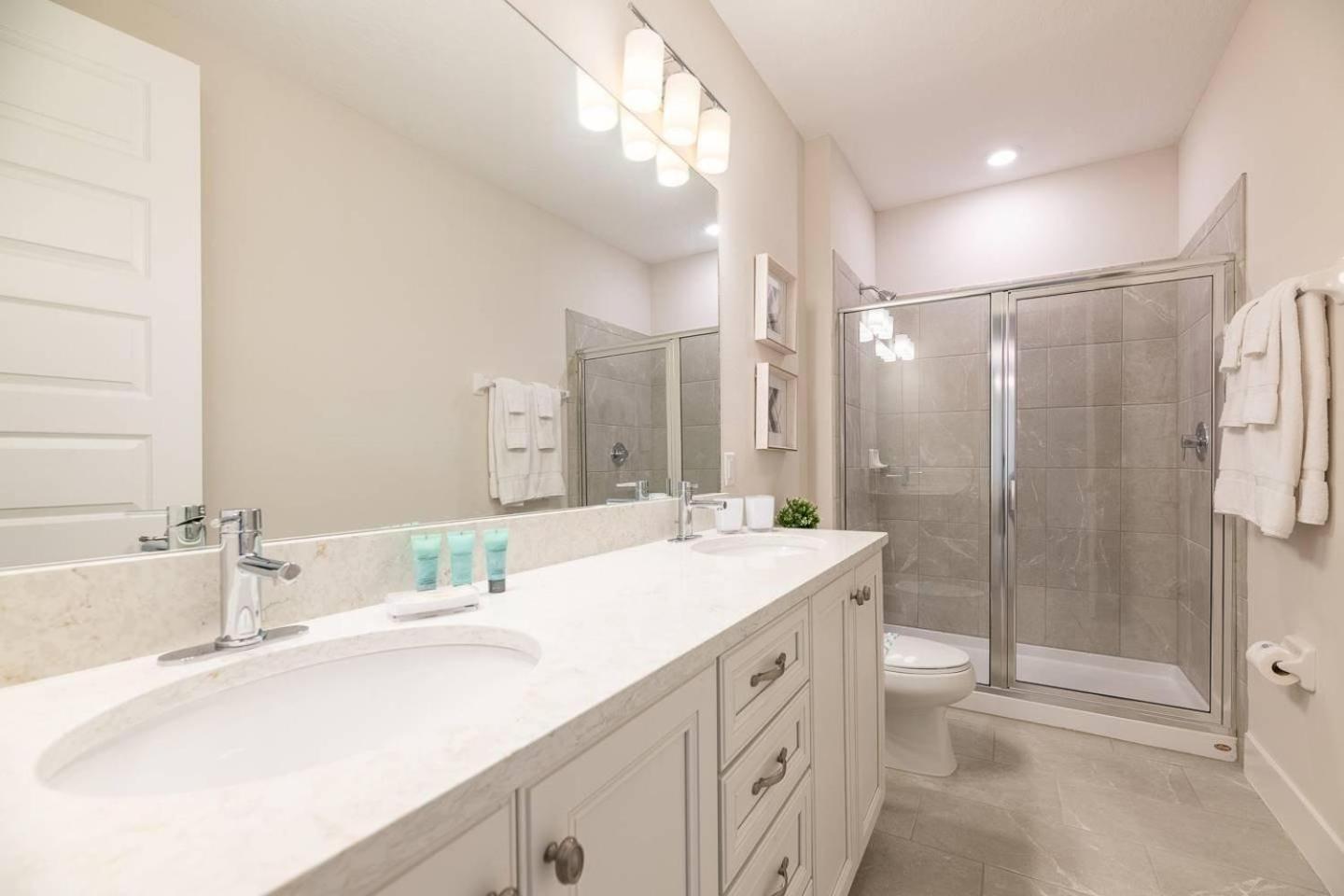 Ec448 - Colorful Getaway With Theater At Encore * Orlando