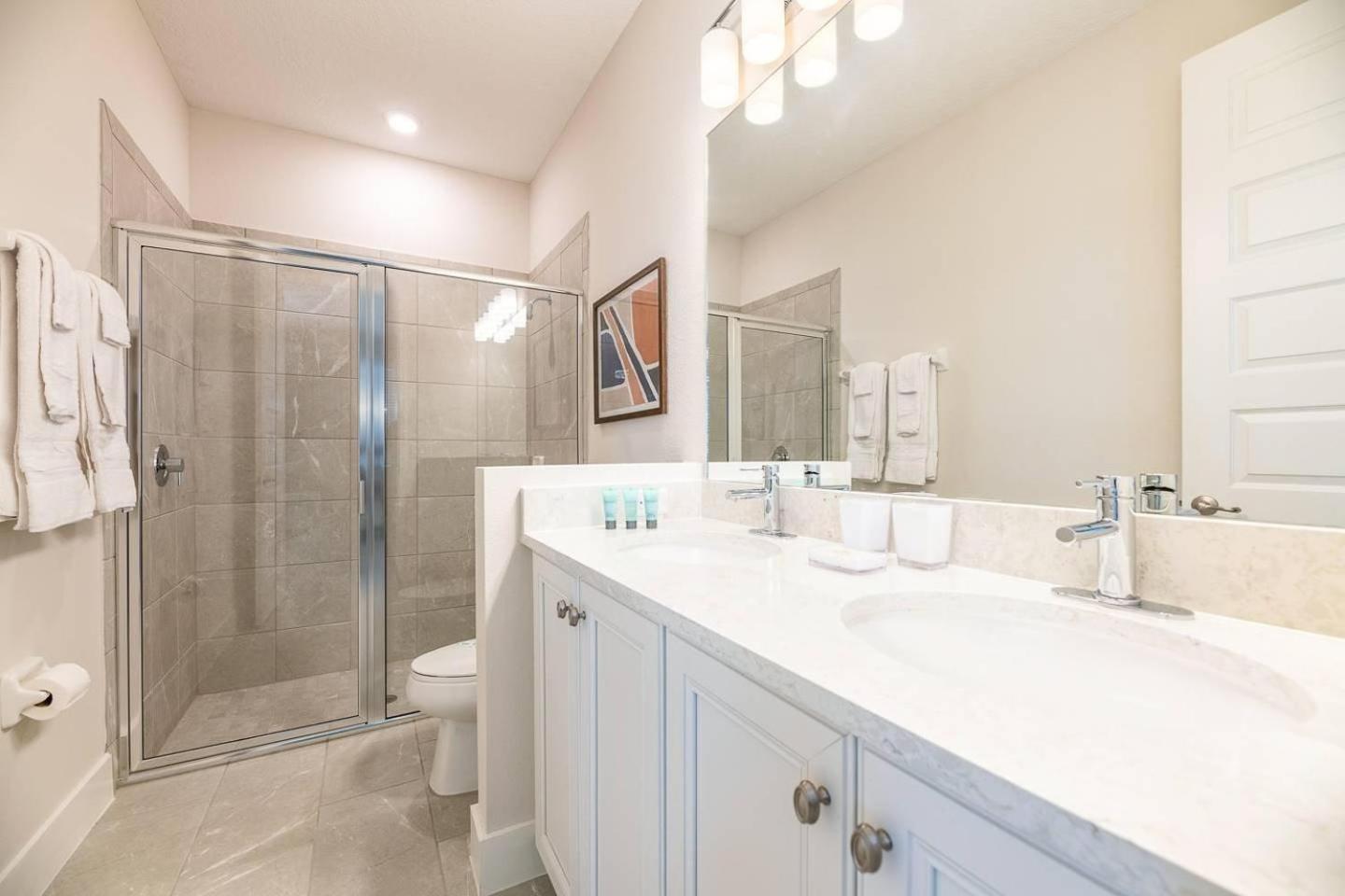 Ec448 - Colorful Getaway With Theater At Encore *